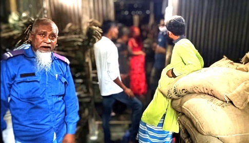 সুবর্ণচরে জামায়াত নেতার বাড়িতে ৯৯ বস্তা সরকারি চাল উদ্ধার