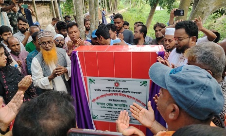নড়াইলে একই দিনে দুটি খাল পুনঃখনন কাজের উদ্বোধন 