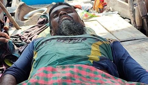 সুন্দরবনের অভয়ারণ্যে কাঁকড়া ধরার সময় বনবিভাগের গুলিতে জেলে নিহত