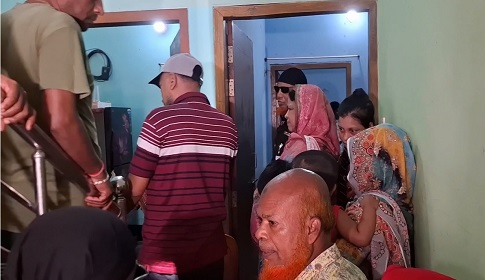 স্ত্রীর চিকিৎসায় ঋণগ্রস্ত হয়ে স্ত্রী-সন্তান নিয়ে আত্মহত্যা করেন চিন্ময় শিকদার