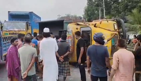 ঢাকা-টাঙ্গাইল মহাসড়কে ট্রাক উল্টে চালকের মৃত্যু