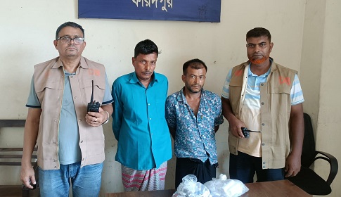 সদরপুরে ডিবি পুলিশের অভিযানে গাঁজাসহ দুই মাদক কারবারি গ্রেপ্তার