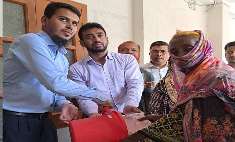 পাংশায় পবিত্র ঈদ-উল-আযহা উপলক্ষ্যে ভিজিএফ এর চাউল বিতরণ