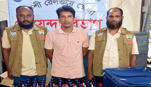 বনলতা এক্সপ্রেসে ১০০ বোতল এসকাফসহ যুবক আটক