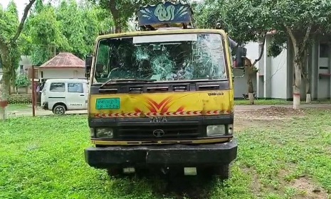 দিনাজপুরে ট্রাক ও মোটরসাইকেলের মুখোমুখি সংঘর্ষ, নিহত ৩
