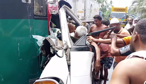 ফরিদপুরে বাস-অ্যাম্বুলেন্সের মুখোমুখি সংঘর্ষে নিহত ৫