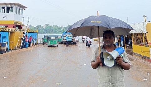 দুর্ঘটনা এড়াতে চন্দ্রঘোনা ফেরিঘাটে সওজ’র সতর্কবার্তা, মাইকিং ও বিলবোর্ড স্থাপন