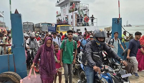 দৌলতদিয়ায় যাত্রী ও যানবাহনের চাপ বাড়লেও নেই ভোগান্তি