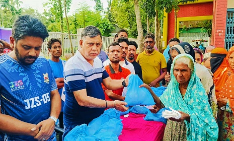 জামালপুরে দুস্থ পরিবারের মধ্যে ঈদ সামগ্রী বিতরণ