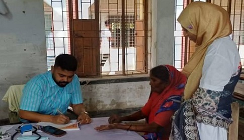 মেডিকেল ক্যাম্পে চিকিৎসা পেলো ৩০০ অসহায় ও দুস্থ রোগী 