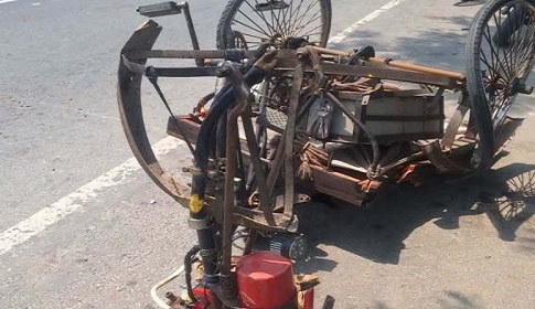 গোপালগঞ্জে বাসের ধাক্কায় ভ্যান চালক নিহত