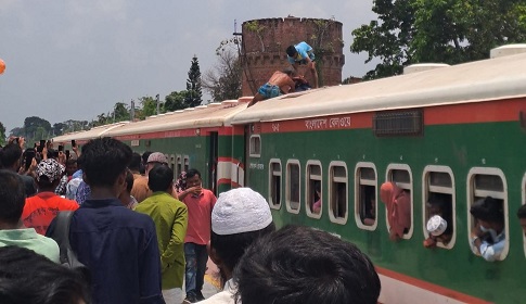 পাংশায় ট্রেনের ছাদ থেকে অজ্ঞাত ব্যক্তির মৃতদেহ উদ্ধার 