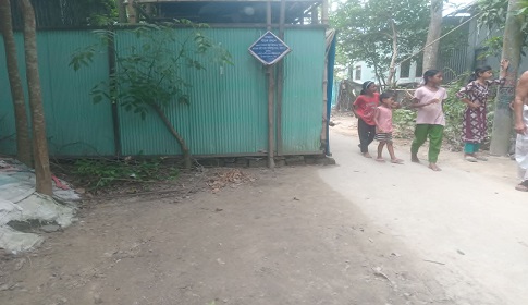 ফরিদপুরে এলজিইডি'র পাকা রাস্তা দখল করে ঘর ও প্রাচীর নির্মাণ 