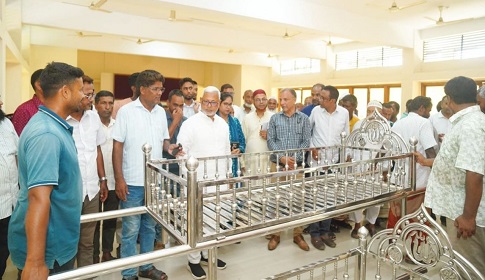 কাহারোলে ১৪টি মসজিদে খাটিয়া বিতরণ