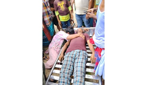 বন্দরে বিদ্যুৎস্পৃষ্ট হয়ে স্কুল দপ্তরীর মৃত্যু, আহত ২