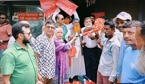 নড়াইলে পথচারী ও রিকশা-ভ্যান চালকদের মাঝে খাবার পানি, ছাতা ও হাতপাখা বিতরণ