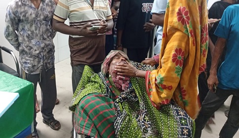 নড়াইলে ঘুড়ি উড়ানোকে কেন্দ্র করে টর্চলাইট জ্বালিয়ে দুই গ্রুপের সংঘর্ষ, আহত ১০