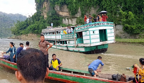 কাপ্তাই হ্রদে লঞ্চের ধাক্কায় নৌকাডুবি, রক্ষা পেলেন ১২ যাত্রী