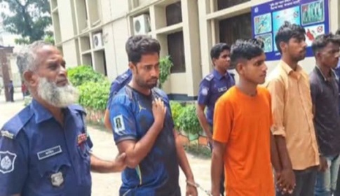 বগুড়ার চৌমুহনীতে বড় ধরনের ডাকাতি নস্যাৎ, অস্ত্রসহ ৪ ডাকাত আটক