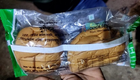 মিড-ডে মিলের খাবারবাহী গাড়িতে ‘অগ্রিম উৎপাদন’ তারিখ থাকায় বনরুটির গাড়ি থানায় জব্দ