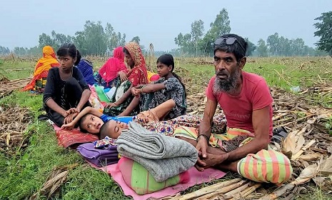 পুশইনের শিকার ছোট্ট রোজিনার বাড়ি ফেরার আকুতি