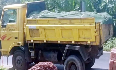 ভোরে ট্রাক চুরি, দুপুরে ফোন করে টাকা দাবি