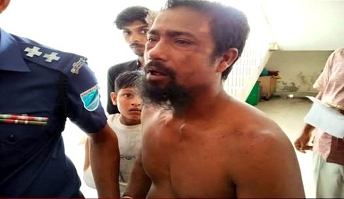 কলেজছাত্রীকে শ্লীলতাহানি করায় অভিযুক্তকে গণপিটুনি দিয়ে পুলিশে সোপর্দ