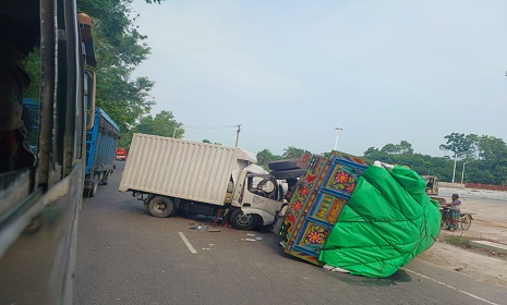 গোপালগঞ্জে ট্রাক-পিকআপ মুখোমুখি সংঘর্ষে নিহত ১
