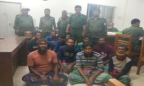 সুন্দরবনে ১ হাজার কেজি মধুসহ ১১ মৌয়াল আটক