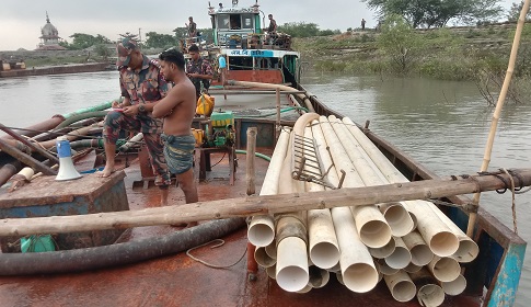 খোলপেটুয়া নদী থেকে অবৈধভাবে বালু উত্তোলনের দায়ে ১ লক্ষ টাকা জরিমানা, ২ জনের কারাদণ্ড