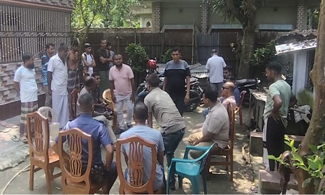 নড়াইলে কাঠ ব্যবসায়ীর বাড়িতে দুর্ধর্ষ ডাকাতি, নগদ টাকা ও স্বর্ণলংকার লুট 