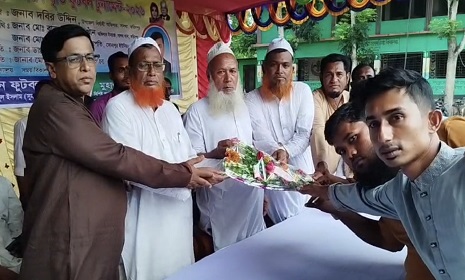 সালথার সোনাপুরে কে.এম ওবায়দুর রহমান স্মৃতি ফুটবল টুর্নামেন্টের উদ্বোধন