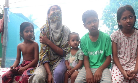 শাশুড়ির নির্যাতনে গৃহবধূর ঠাঁই হলো বাবার বাড়িতে