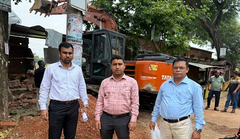 ফরিদপুরে সড়ক বিভাগের দখলকৃত জায়গা উদ্ধার করলো প্রশাসন