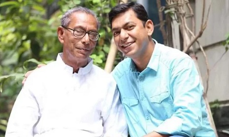 বাবার ভরসার হাতটা চলে গেলে বোঝা যায় পৃথিবী কত ফাঁকা