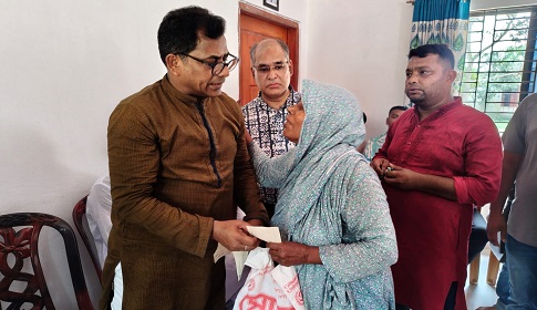 গোপালগঞ্জে অনুদান পেলেন প্রান্তিক জনগোষ্ঠির ৪০ জন