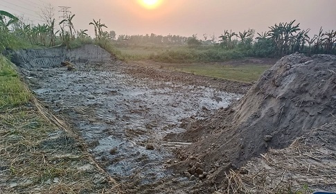 পাকশী রেল ভূ-সম্পত্তি অফিসের কর্মচারীর বিরুদ্ধে ঘুষ-দুর্নীতি ও অনিয়মের অভিযোগ