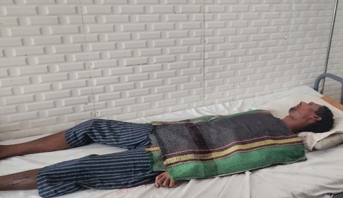 চোর অপবাদে প্রতিবন্ধী যুবককে গাছে বেঁধে নির্যাতনের অভিযোগ