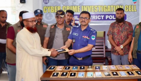 নড়াইলে হারানো ২৬টি মোবাইল ও নগদ ৫১ হাজার টাকা উদ্ধার করে প্রকৃত মালিকদের নিকট হস্তান্তর