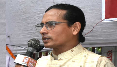 ‘নিজেদের পায়ে কুড়াল মারলো সরকার’