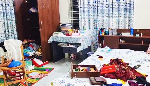বিচারক দম্পতির বাসায় চুরি, অলঙ্কারসহ ২০ লাখ টাকার মালামাল লুট