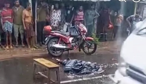 তালায় বাস চাপায় স্কুলছাত্র নিহত, আহত শিক্ষক বাবা