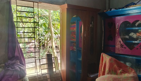 টুঙ্গিপাড়ায় বসতঘরে জানালার গ্রিল কেটে ৩ লাখ টাকা চুরি