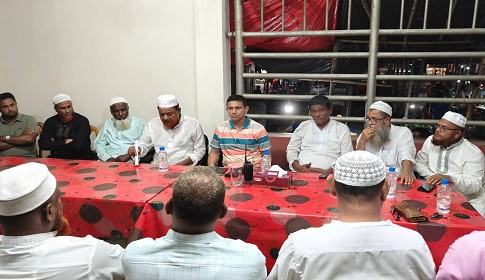 আমুয়াকান্দা ব্যবসায়ী সমিতির নেতৃবৃন্দের সাথে ওসির মতবিনিময় সভা