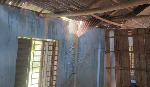 নড়াইলে ১২ মাধ্যমিকে শ্রেণিকক্ষ ঝুঁকিপূর্ণ