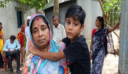 ব্রেন টিউমারে আক্রান্ত ছেলেকে বাঁচাতে বাবা-মায়ের আকুতি