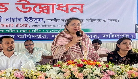 ফরিদপুরে ক্ষুদ্র ও প্রান্তিক কৃষকদের মাঝে বিনামূল্যে বীজ ও সার বিতরণ