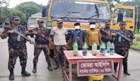 সাতক্ষীরায় বিপুল পরিমান মাদকসহ গ্রেপ্তার ২