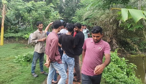 পরানদহে ভাড়াটিয়া বাহিনী নিয়ে হিন্দু সম্প্রদায়ের জমি দখলের চেষ্টা শুকুর আলীর