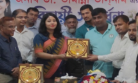 কাপাসিয়া উপজেলা নিবার্হী অফিসারকে প্রেসক্লাবের পক্ষ থেকে বিদায়ী সংবর্ধনা
